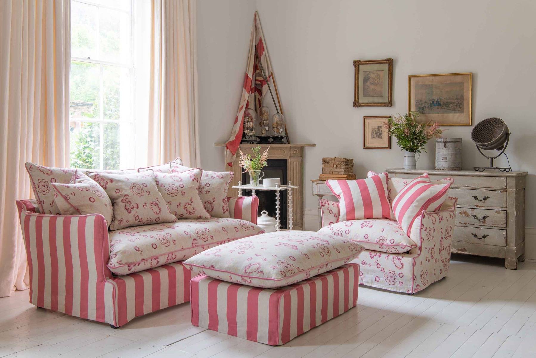 Cabbages and Roses Eleanor Loveseat Raspberry