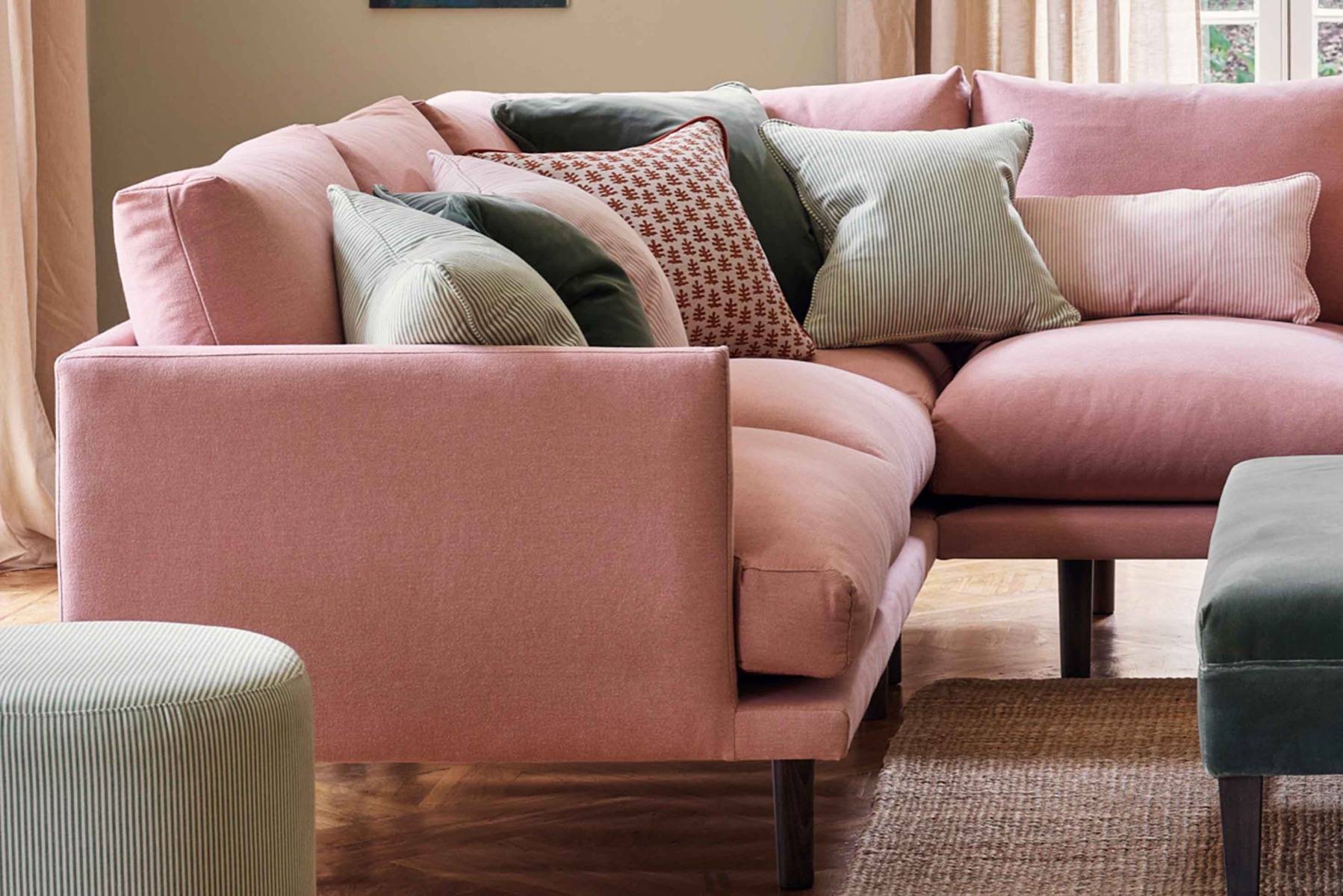 Symmetrical clearance modular sofa