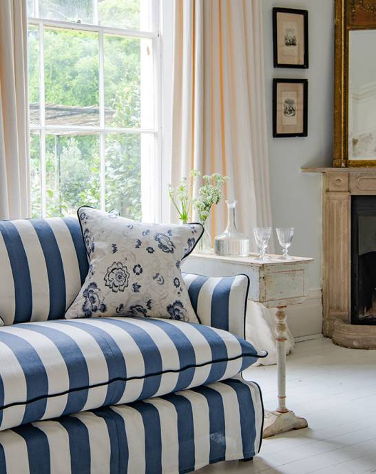 Cabbages &amp; Roses Eleanor Loveseat Navy