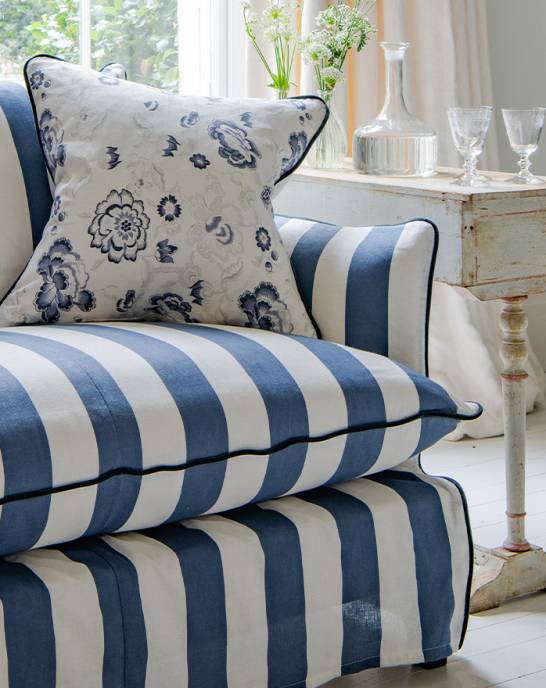 Cabbages &amp; Roses Eleanor Loveseat Navy