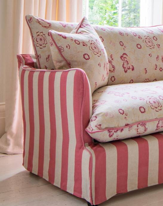 Cabbages &amp; Roses Eleanor Loveseat Raspberry